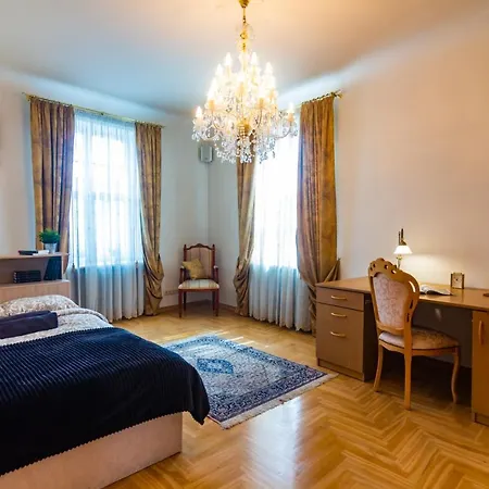 Apartment Classic Style In The Center Of *