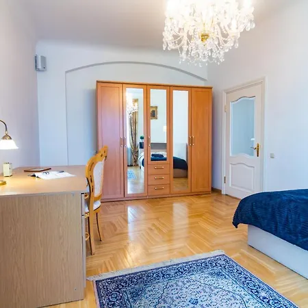 Apartment Classic Style In The Center Of *