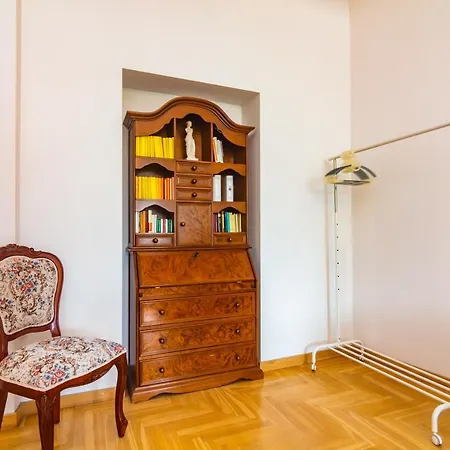 Classic Style In The Center Of Apartment *