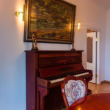 Apartment Classic Style In The Center Of Riga