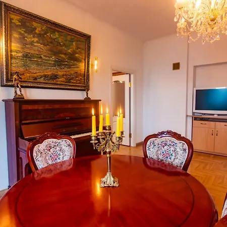 Apartment Classic Style In The Center Of